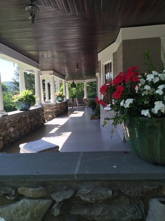 Amenia Hilltop House Bed & Breakfast מראה חיצוני תמונה